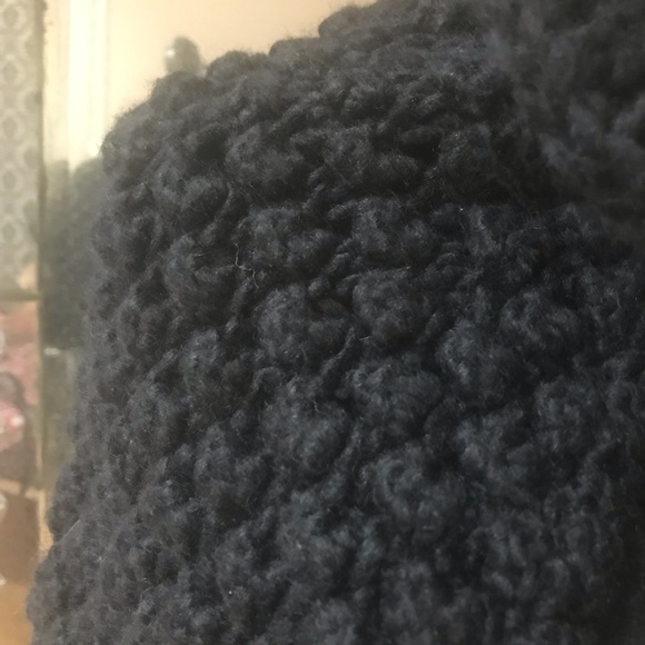 H&M Cape - Picture 4 of 5